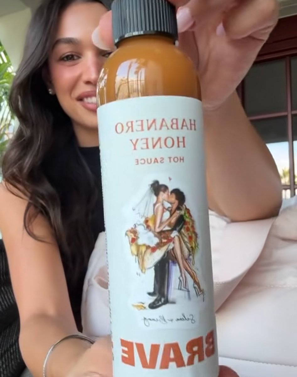 gom3znerd's tweet image. Omg at the custom brave hot sauce they had for guests in their gift bag. Of course on Selena’s wedding she’s gifting her guests 😭😭😭