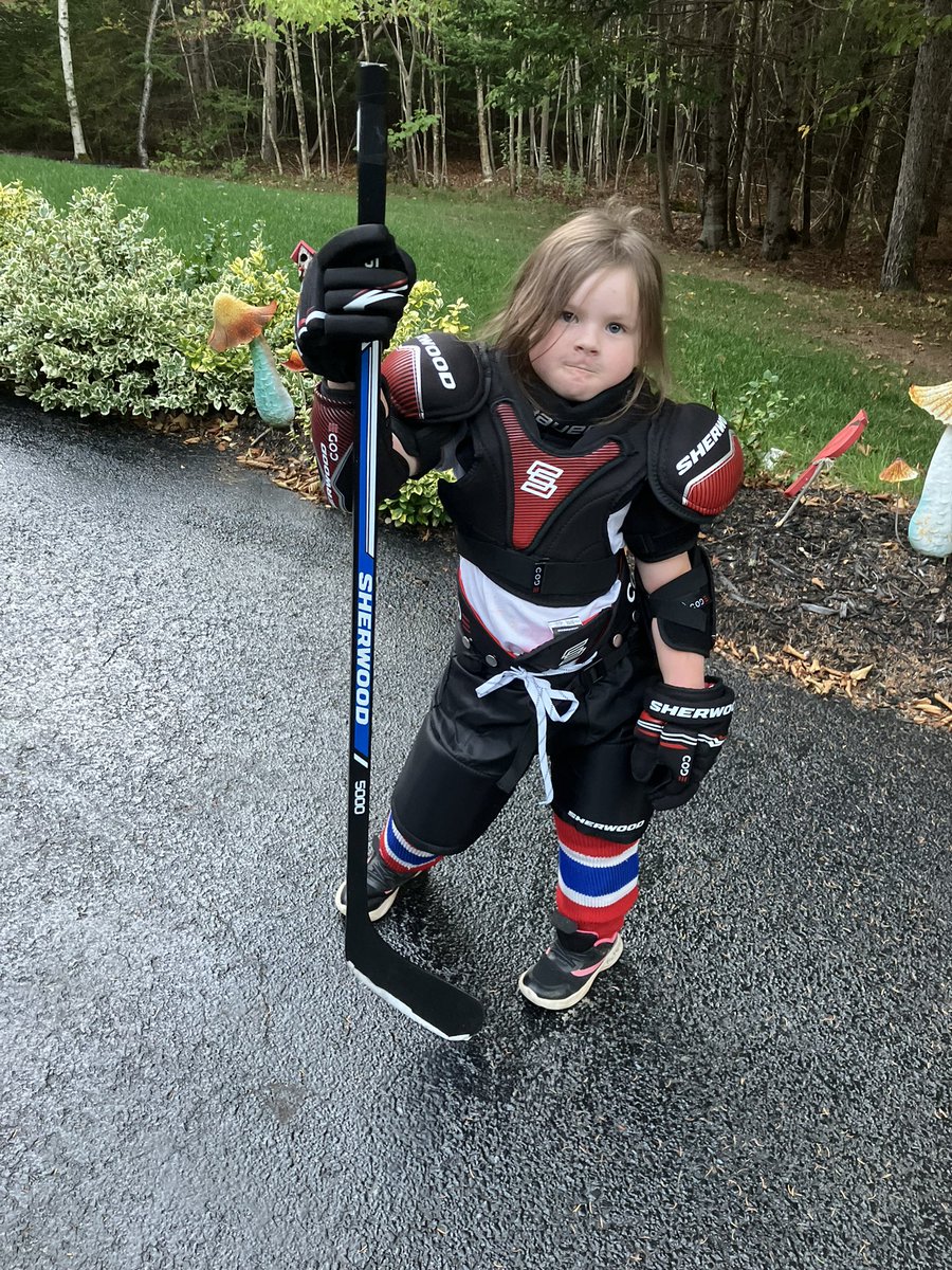 RodneyMyers23's tweet photo. @sherwoodhockey if you brand rep we got one or two for you. Anything helps; love yall products. Sending positive vibes from future gold medalist ;) https://t.co/cI9RrBX1JE
