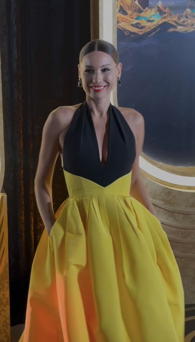 biebs405's tweet photo. lo que la amo a Pampita por favor, ella literalmente no defrauda con sus looks para #MartinFierro2025 https://t.co/hU1ecIsUen
