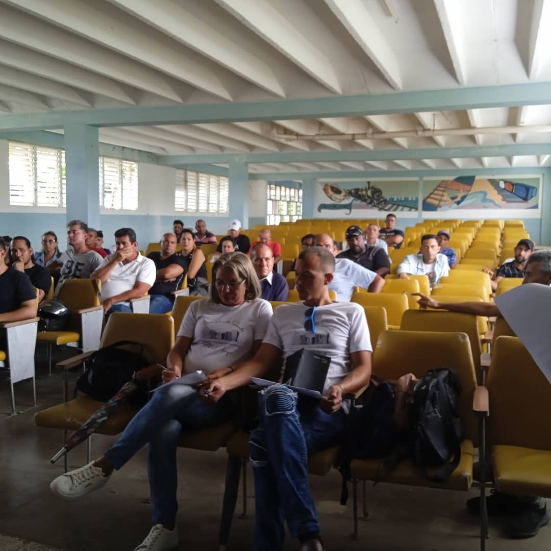 ¡Tejiendo redes en #RafaelFreyre
En la tarde de este lunes 29/9/25
se realizó reunión mensual de la #DDMRafaelFreyre con #PDL y #MIPYMES.
Momento clave para crear oportunidades y aclarar caminos
¡Juntos impulsamos la economía local!