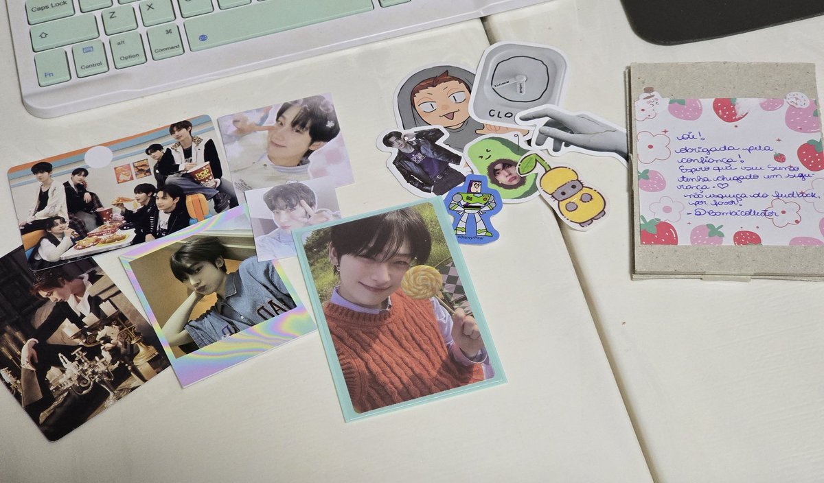 jjongspoesy's tweet photo. FEEDBACK POSITIVO PRA @bambicollector 

Primeiramente, a Isa é uma querida e foi super amável durante todo o processo de compra. Foi enviado rápido e super bem embalado, amei também todos os brindes e o cuidado que ela teve. Espero poder comprar com vc de novo no futuro Isa <3 https://t.co/bs79xdOli3