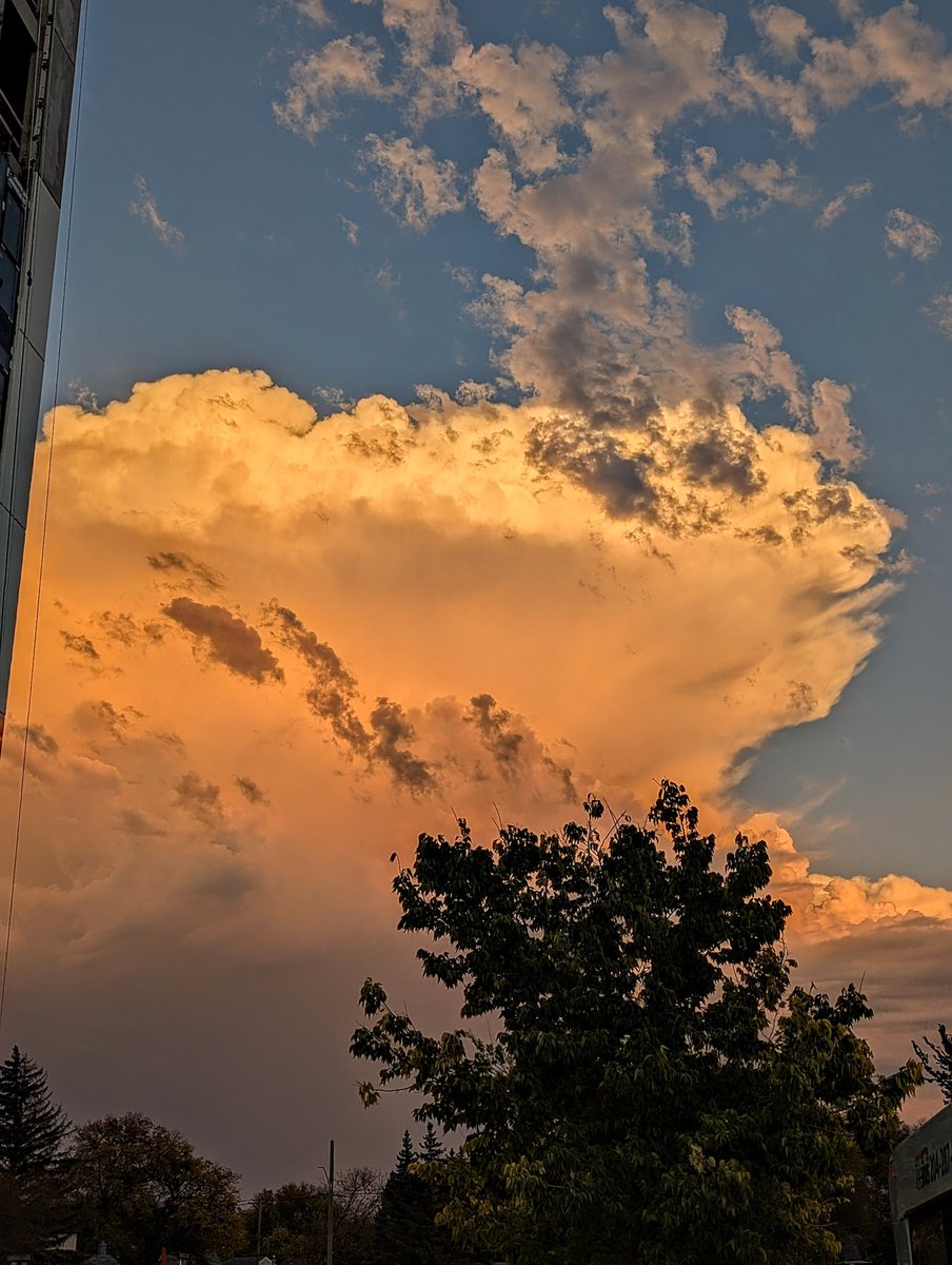 This evening's sunset in #Winnipeg 

#mbstorm