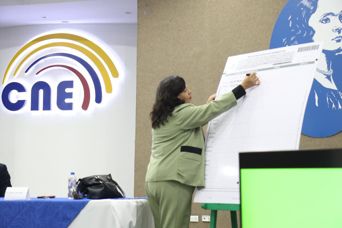 🚨 La seguridad es la principal preocupación de las familias ecuatorianas. Por eso construimos el #AcuerdoPorLaSeguridad, una iniciativa de ley consensuada transversalmente con todos los sectores para prevenir el delito y devolver la paz y la tranquilidad a los vecinos en los