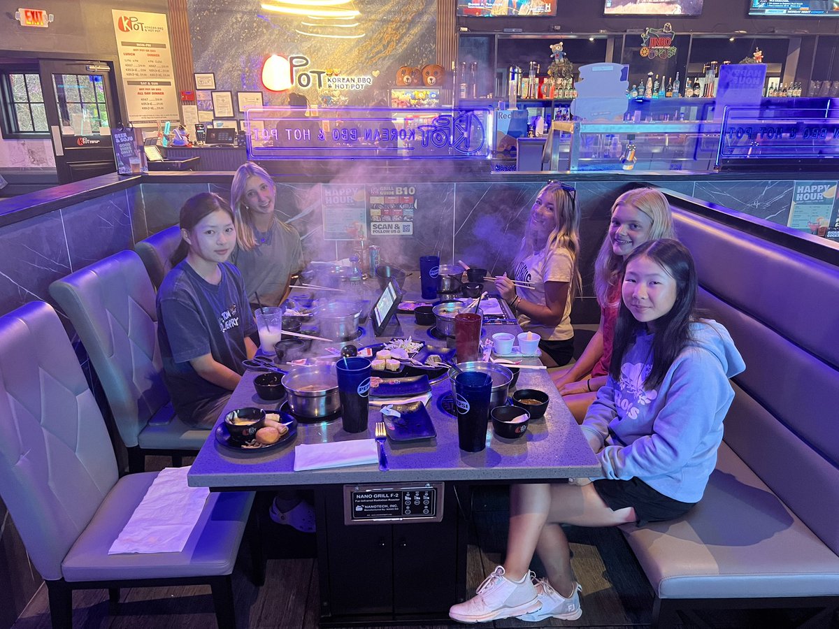 GolfOlentangy's tweet photo. Great time spent as a team enjoying a meal  together in preparation for sectionals tomorrow. 

Braves tee off starting at 9am at Blacklick Woods. Time to handle business!! 😤

Go Braves! 🔵🟡⛳️ https://t.co/0B3YWyOiLI