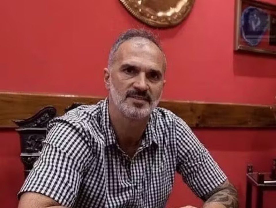 kennedycai's tweet photo. Con comparada, con Cantero, con Moyano.
25 años, de fletero a millonario, vaciando el club.
Lacra hija de puta, todo vuelve. https://t.co/SwnUysXSJw