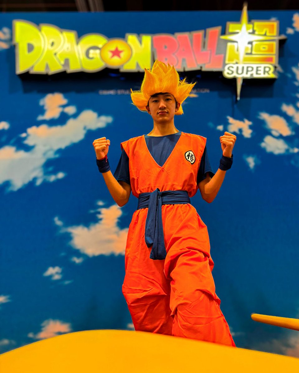 ToeiAnimationLA's tweet photo. ¡Un verdadero espectáculo de poder saiyajin! 💥 La legendaria Nube Voladora apareció en el Stand Oficial de Dragon Ball Super junto a Bandai Namco en #AniMole3 ☁✨

✨ Además, vimos cosplays con un Ki impresionante. 🔮🐉 ¿Cuál es tu favorito? 😍

#DragonBall #BandaiNamco #Cosplay