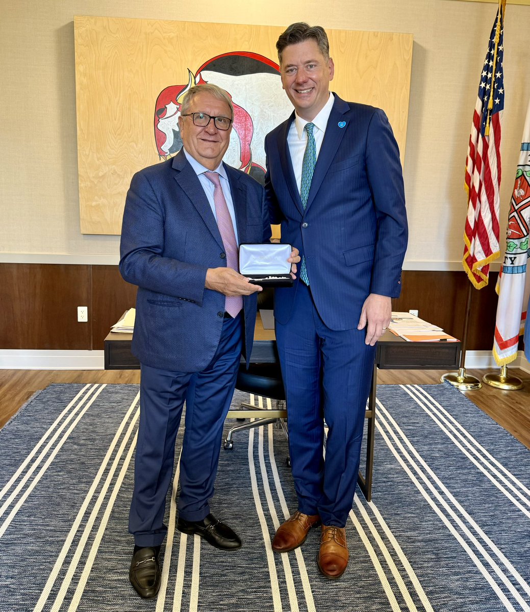 Today I had a fruitful meeting with Mr. David Holt, Mayor of Oklahoma City. His enthusiasm for hosting softball during the LA28 Olympics reflects the spirit of an entire city preparing for the world’s biggest sporting stage. 

#LA28