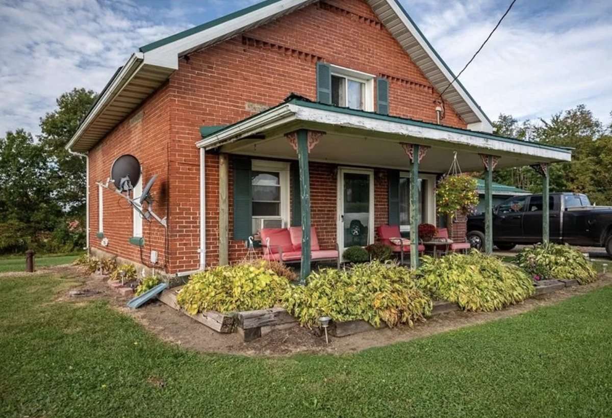 oldhousecalling's tweet image. c.1894 Historic #Pennsylvania Home (Former #Schoolhouse) on 2.43 #Acres.  countrylifedreams.com/c-1894-histori…