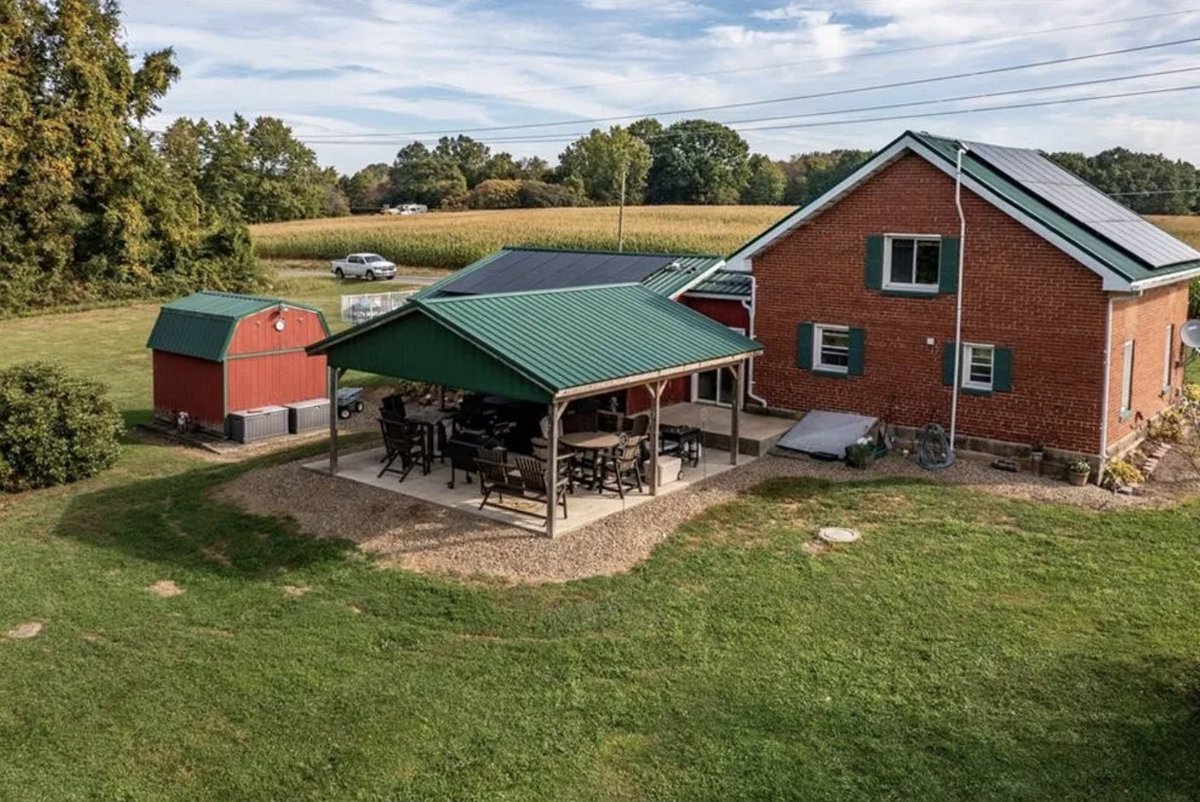 oldhousecalling's tweet image. c.1894 Historic #Pennsylvania Home (Former #Schoolhouse) on 2.43 #Acres.  countrylifedreams.com/c-1894-histori…