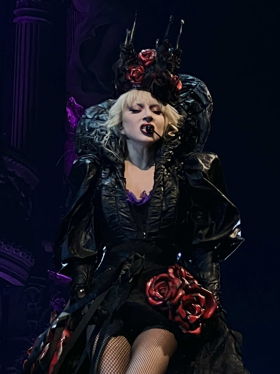 LONDON NIGHT 1 WAS PURE MAYHEM <a href="/ladygaga/">Lady Gaga</a> <a href="/artpopnicole/">🖤 nicole 🖤</a>