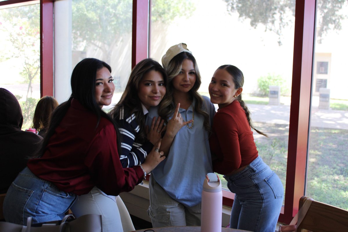 JCECHSRedWolves's tweet image. STUCO said: Rush the runway. 🧢💖 From khakis to cardigans, Monday’s Frat vs. Sorority fits were next level. #RedWolfRush #SpiritWeekSlay #PrepOnPoint
redgoldnews.com/stuco-said-rus…