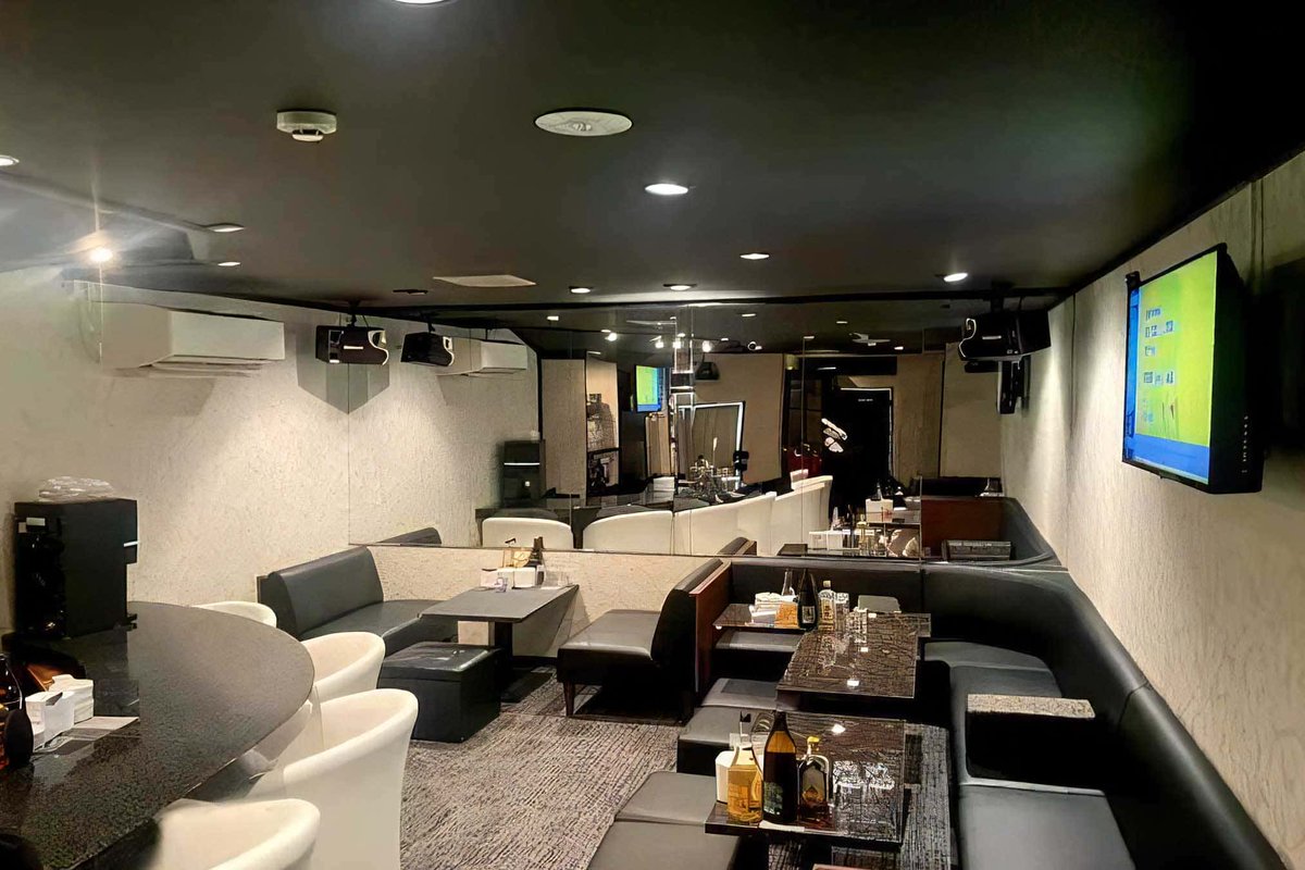 HUSTNET's tweet image. #長崎スナック #思案橋スナック
#企業公式相互フォロー #企業公式秋のフォロー祭り
本日は、スナックラウンジrire 様に納入して頂いた家具のご紹介です。
長崎市の路面電車 思案橋電停から徒歩5分の「スナックラウンジ rire (リル)…