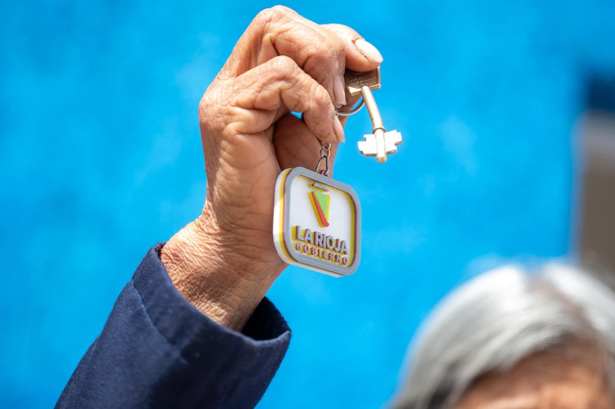 Mientras el Gobierno nacional recorta derechos, en #LaRioja reafirman el derecho a la vivienda digna

En Independencia entregaron:
✅ Mejoramientos tras el temporal
✅ Escrituras que garantizan propiedad
✅ Viviendas en Salinas de Bustos

#Federalismo 
#justiciasocial