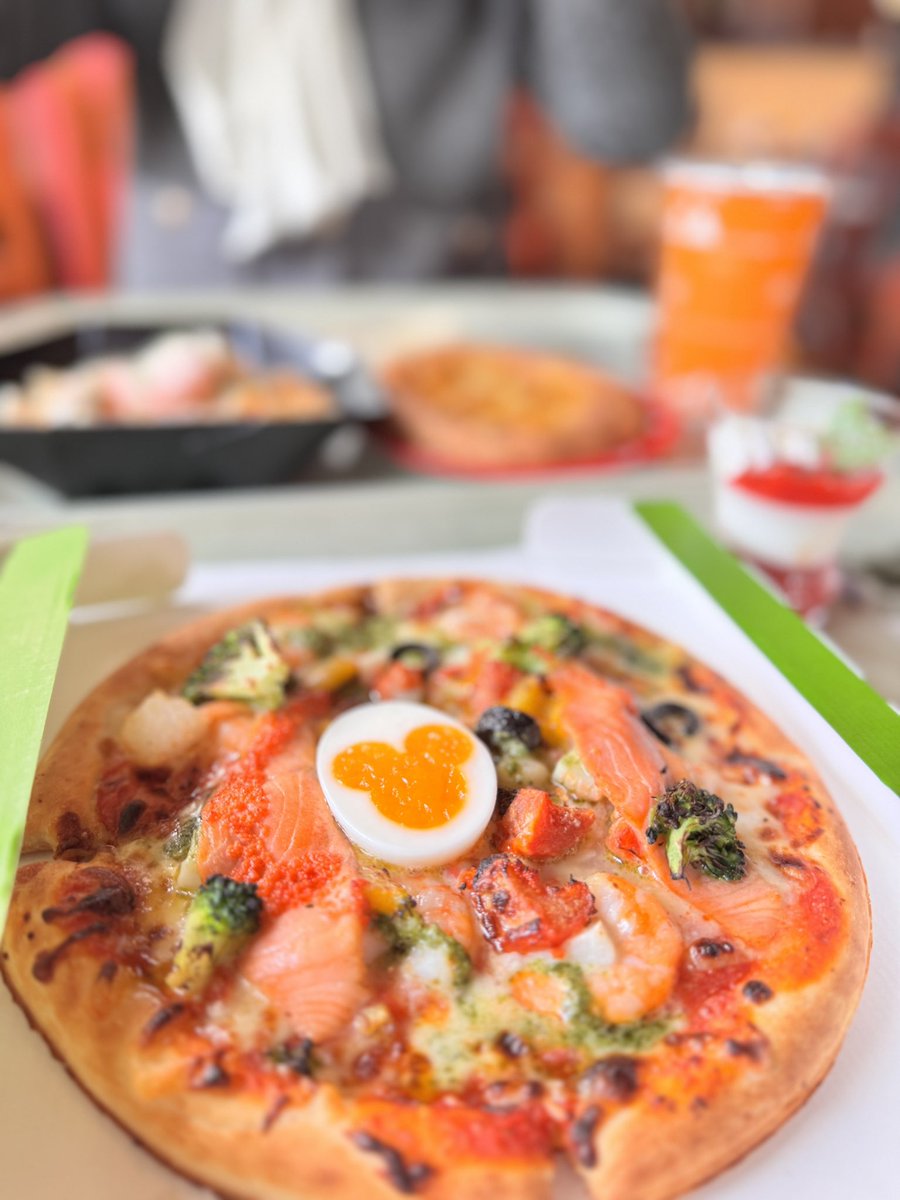 9月30日火曜日、おはようございます☀️

本日は宅配ピザの日🍕
こちらは宅配ではなく全然ディズニーシーのピザですが、もう映え映えだったので🥹✨

来月はディズニーに行こうかなぁと思っています！
涼しくなってきたしハロウィン楽しみです🎃

本日もよろしくお願いします🔥
 #企業公式相互フォロー