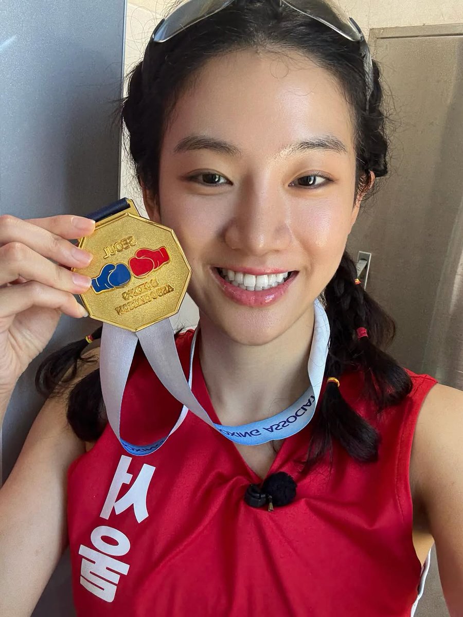 dyihyun's tweet photo. My first boxing match, my first gold medal! Regardless of the color of the medal, this was such a priceless experience. I am so happy!!🥇 https://t.co/3FIySU8a1b