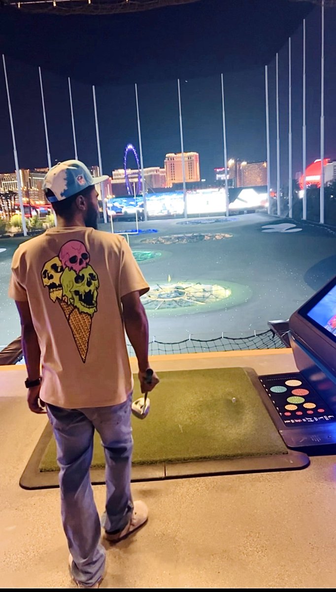 forealchaz's tweet photo. standing there at @Topgolf overlooking the #vegas strip, in a brand new fit, i call that the good life #datenight #GraphicTees https://t.co/xRcdcXRVhp