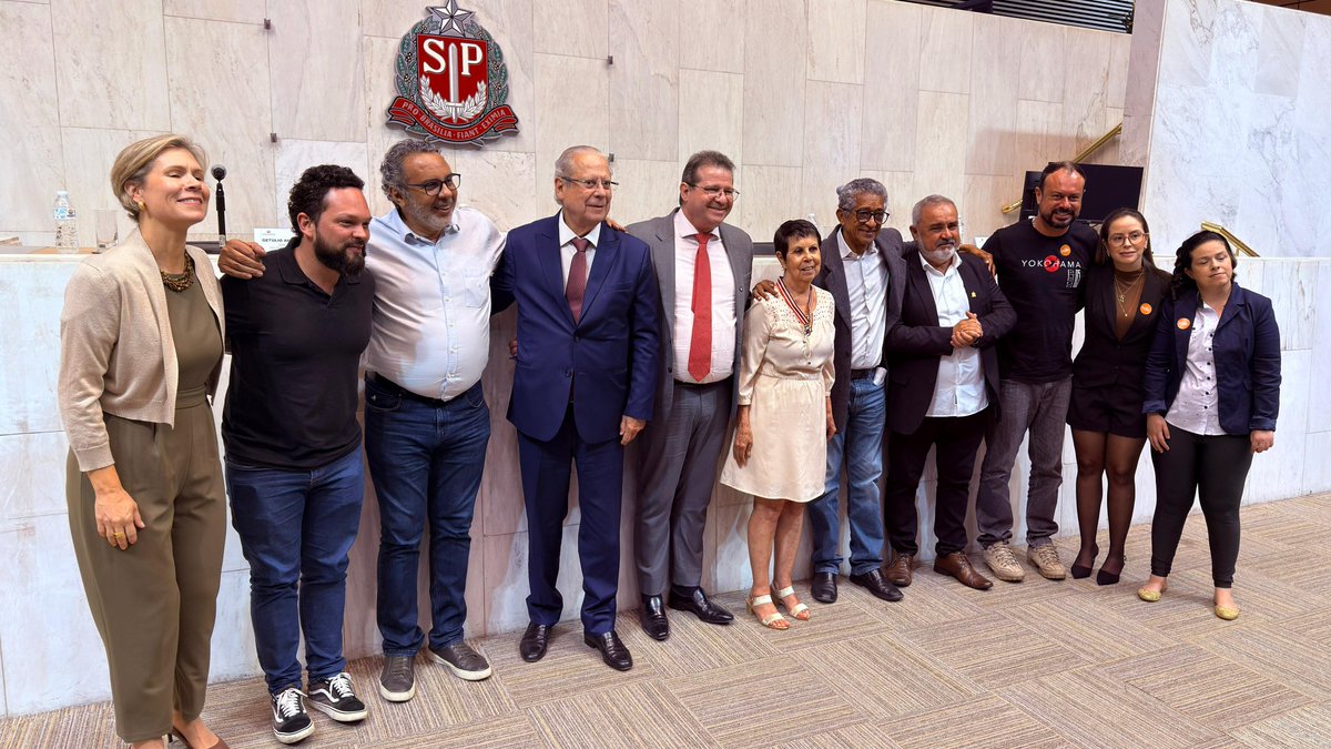 Sessão Solene em homenagem à vereadora Ana do Carmo, que recebeu o Colar de Honra ao Mérito Legislativo.