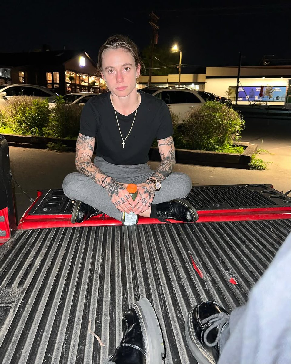 🤍 — Lucy via Instagram: "feliz aniversário jb"!