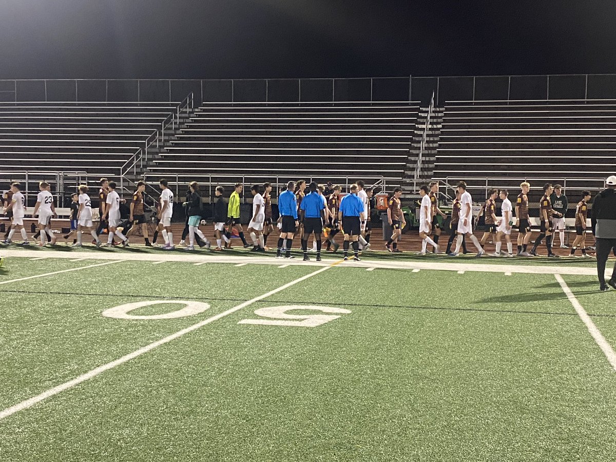 travisnelson40's tweet image. FINAL: Avon Lake 2, Lake Catholic 2

Cougars score on a free kick with 4:14 left for the draw

@MJournalSports @NHPreps @AvonLakeSports @ShoremenSoccer @LCCougarsAD @CLillstrungNH