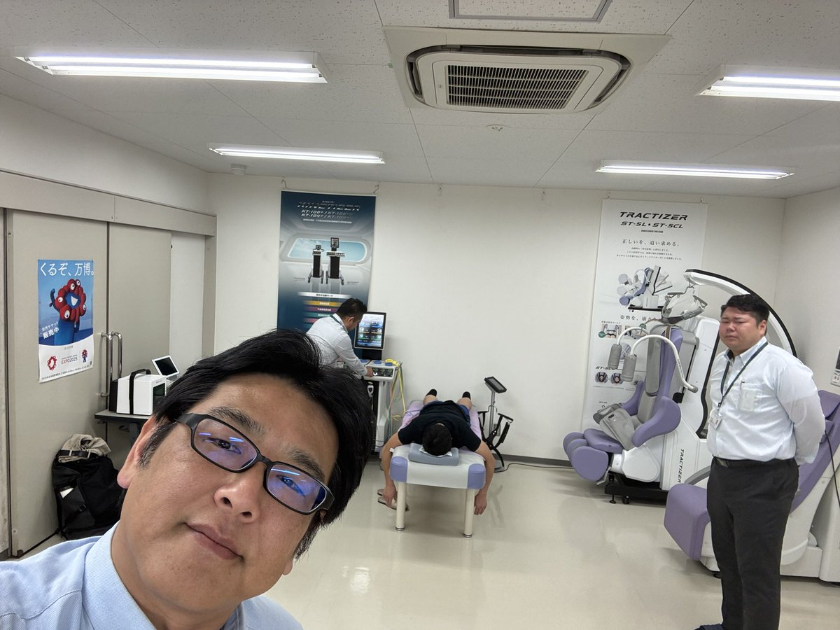 leadmedical2's tweet photo. 【医療機器体験会】

本日は、早朝ビジネスミ���ティング後にメーカーそんへ。福島県で来年ご開業予定の先生と医療機器体験会です。

最新治療器を試していただいています。

ついでに私の腰痛も治してもらうとします^_^

#接骨院開業 https://t.co/PwAj7xdkop