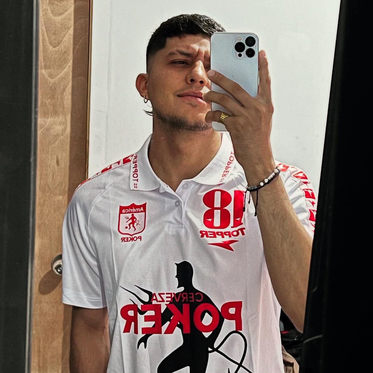 CrisalejoP's tweet photo. #NuevaFotoDePerfil
#AmericaDeCali https://t.co/5A8q7sdcQL