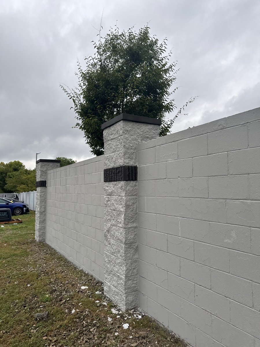 IndianaCCS's tweet image. This commercial building needs its wall repaired &amp;amp; the upper black band on the exterior painted. Contact us today for a free estimate for your painting &amp;amp; masonry needs! #painting #MasonryWork