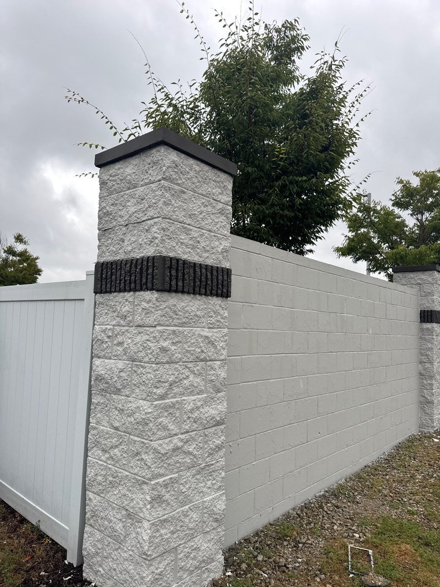IndianaCCS's tweet image. This commercial building needs its wall repaired &amp;amp; the upper black band on the exterior painted. Contact us today for a free estimate for your painting &amp;amp; masonry needs! #painting #MasonryWork