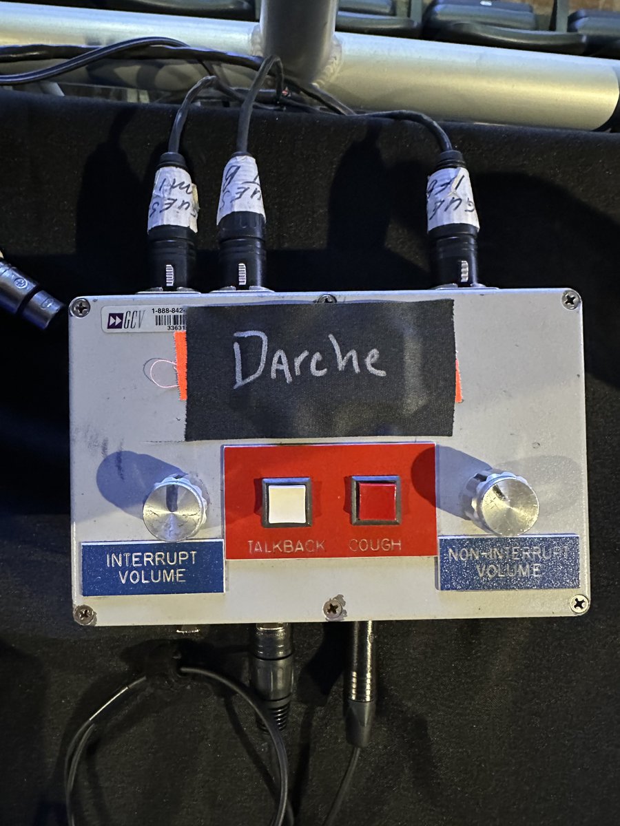 NYIslanders's tweet image. #Isles GM and Executive Vice President Mathieu Darche join the MSG crew at the start of the 3rd period!