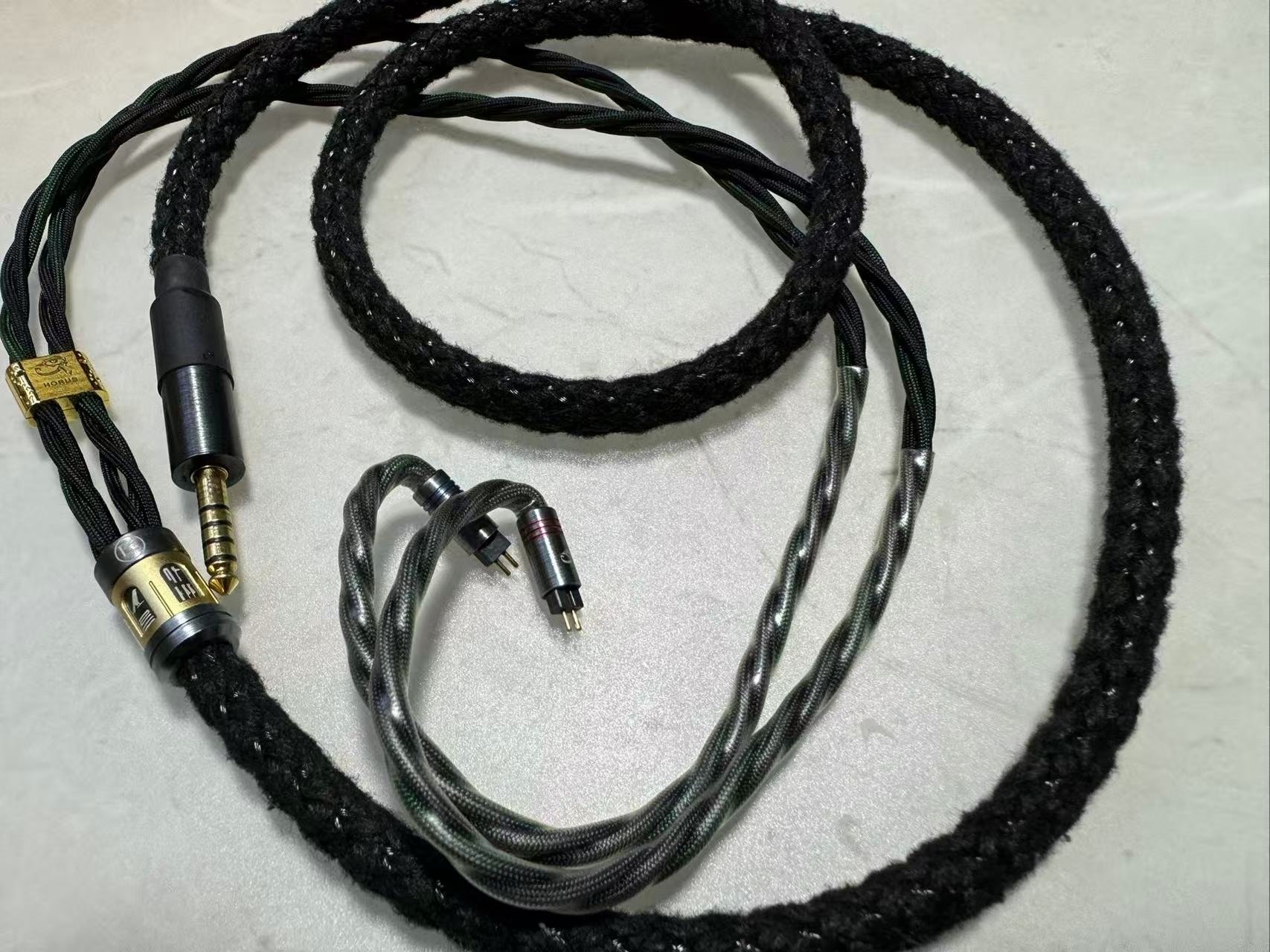 ほぼ新品 AuR Audio Aehta おまけでイヤピ多数 付属品完備 ほぼ新品 AuR Audio Aehta おまけでイヤピ多数 付属品完備 ほぼ