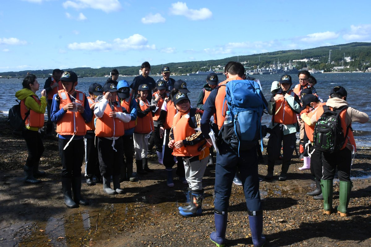 JMSDF_orh's tweet image. 【こどもジオ芦崎探検隊】
９月２１日(日)、下北郡内の小学校５・６年生が、芦崎の見学に来てくれました。
色々なものに、見たり触れたりと、貴重な体験にテンションがすごく上がっていました！
#海上自衛隊 #大湊地区隊