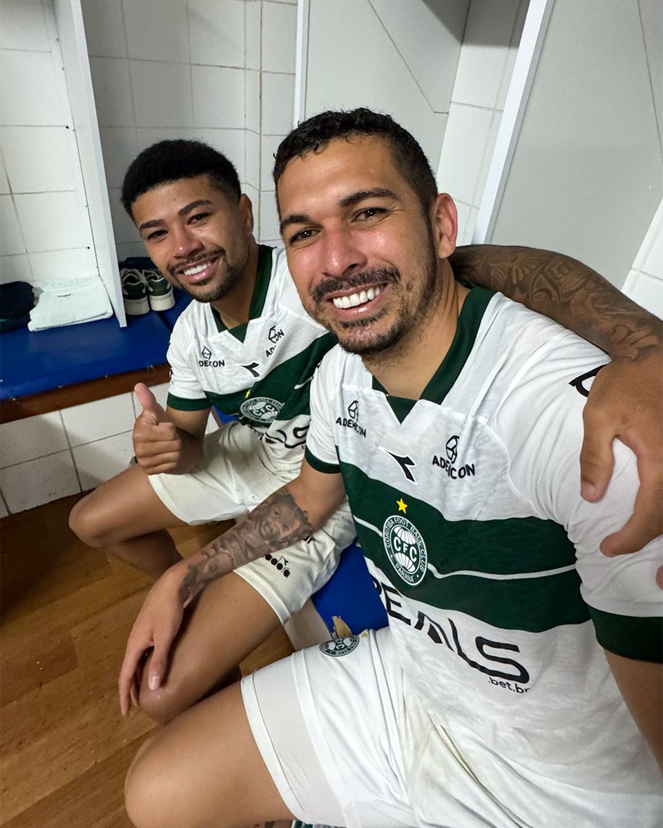 Coritiba's tweet photo. SÓ VEM PRA SELFIE QUEM FEZ GOL HOJE! 🤳

📸 Bruno Melo | Coritiba 

🟢⚪ #AVAxCFC #CoxaNoBrasileiro https://t.co/WNmYkkDH1e