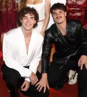 reylinetas's tweet photo. él quiere q sepan q mateo es su novio https://t.co/7qnK6uNyQx