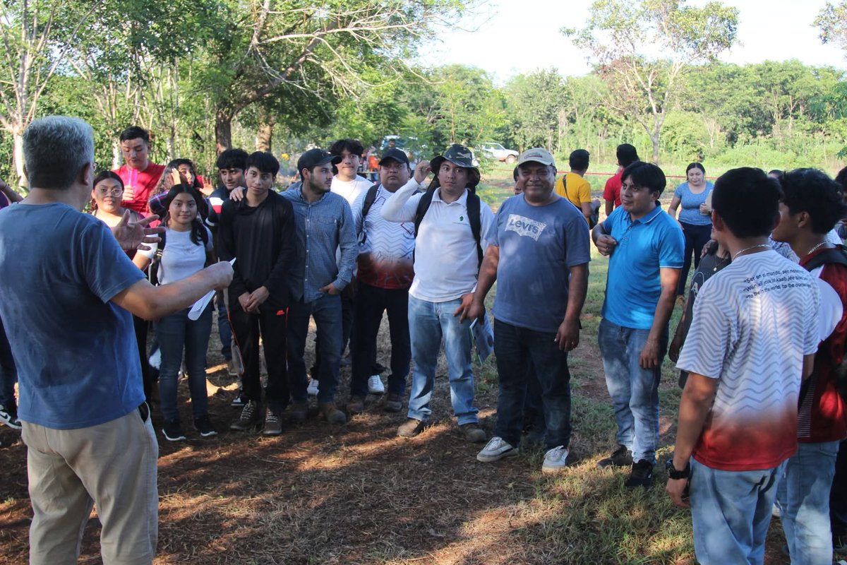 SEDARPE_QROO's tweet photo. 🌽 En #JoséMaríaMorelos, el Centro de Innovación Apícola de la UIMQROO organizó actividades en el marco del Día Nacional del Maíz.  
El #EquipoSEDARPE y su titular Jorge Aguilar participó en territorio escuchando a las juventudes.. 
Con el respaldo de la gobernadora Mara Lezama. https://t.co/NTclLZetsI