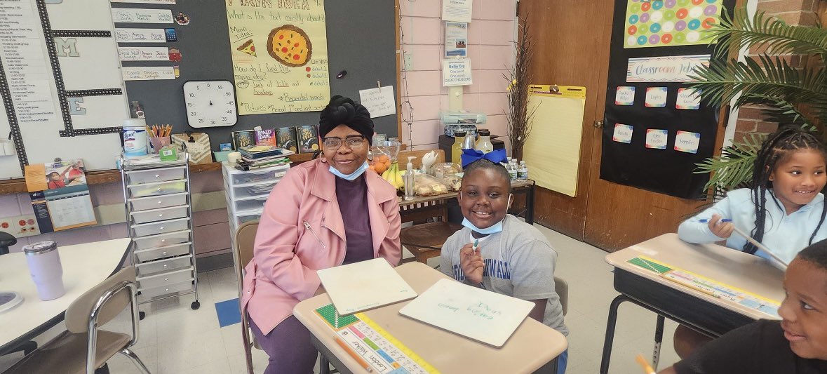 Network10CPS's tweet image. Celebrating Grandparents and Alumni Day at Carroll-Rosenwald School! @ChiPubSchools