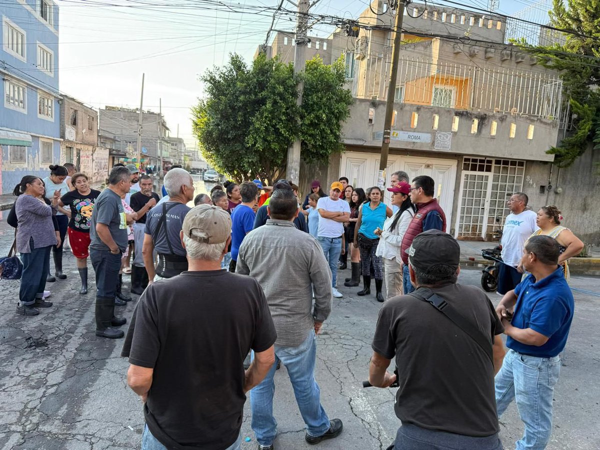 A_MontielR's tweet image. Por instrucciones de nuestra presidenta @Claudiashein, nos trasladamos a las zonas afectadas por las recientes lluvias para implementar el #CensoBienestar y apoyar a las familias de #Nezahualcóyotl, #Edomex.
@Adolfo_Cerqueda
@OscarDelCuetoG
@RodrigoAbdalaD @Carlos_Luna_Vaz…