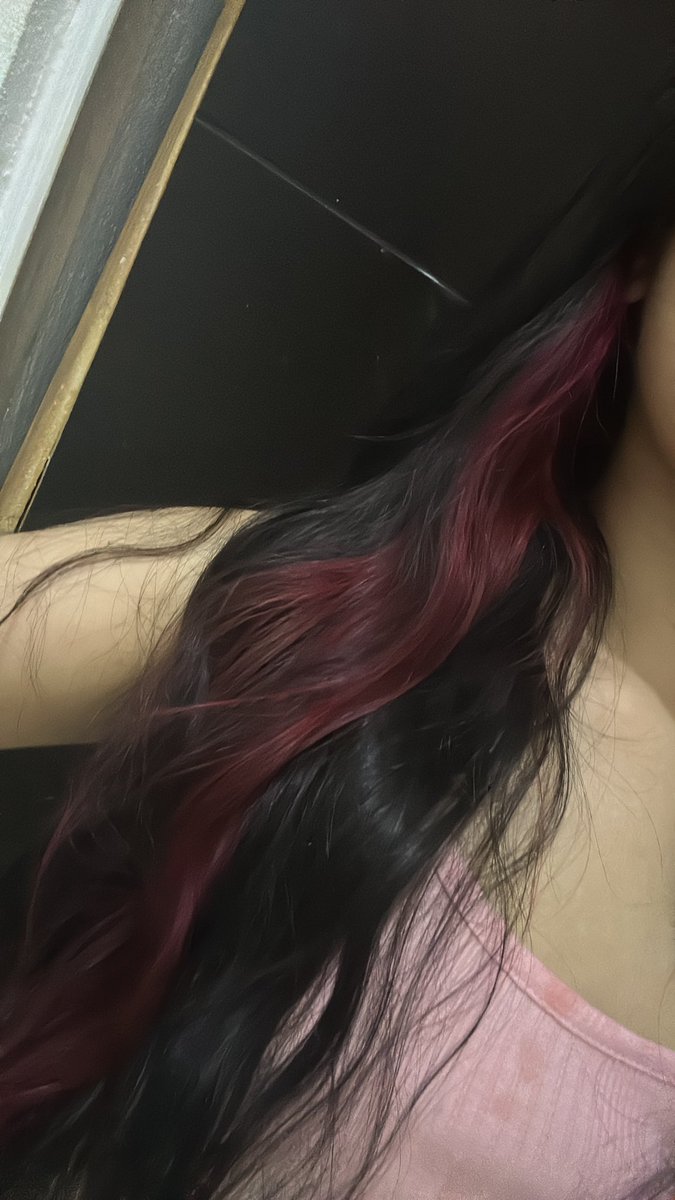 dashaprofl's tweet photo. yo no creo en esas cosas de cuando te enamoras de alguien se te ondula el pelo pero…. https://t.co/vhd2Ak4zoM