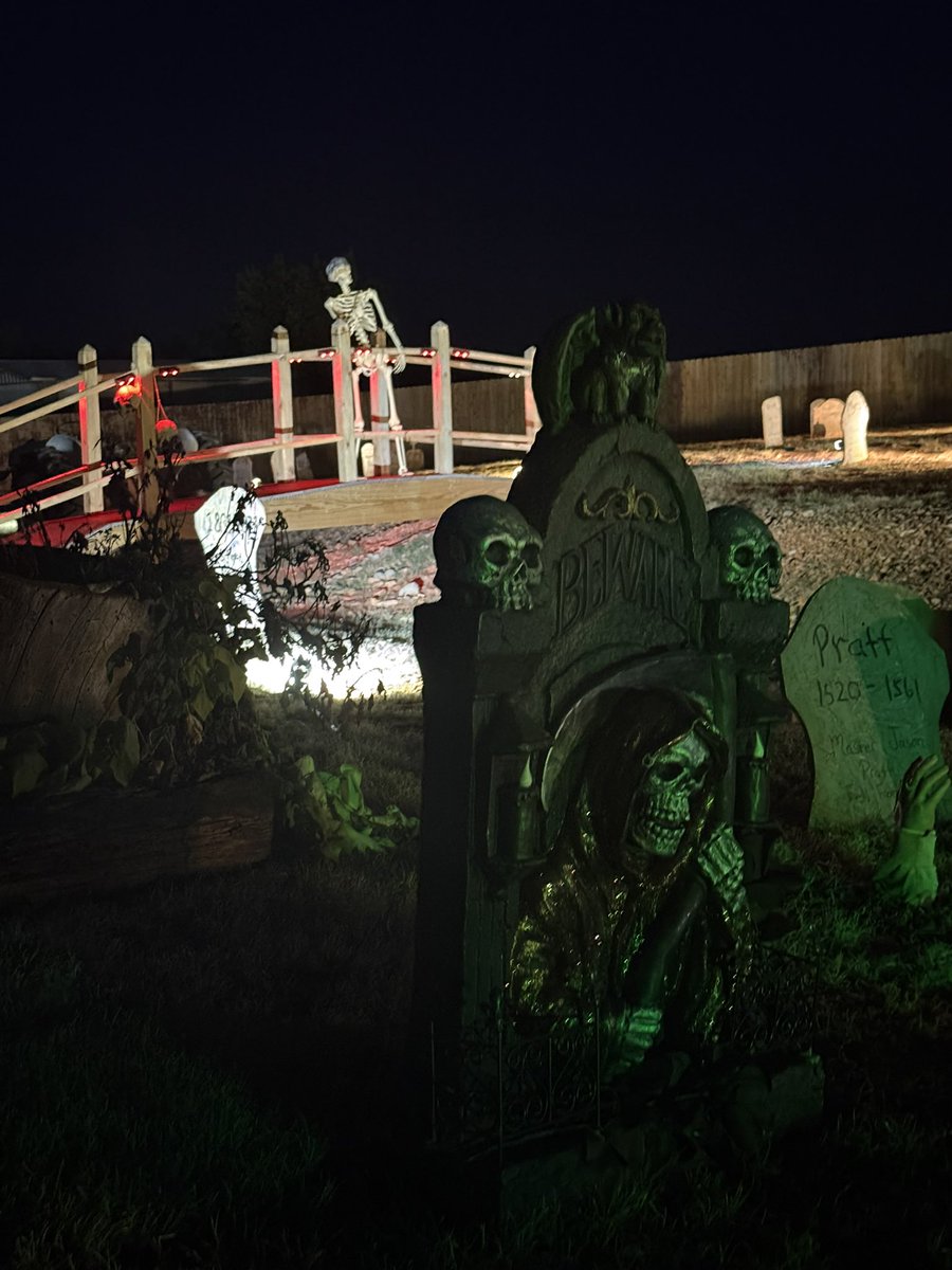 blah blah blah anyway SPOOKY MONTH IN 2 DAYS