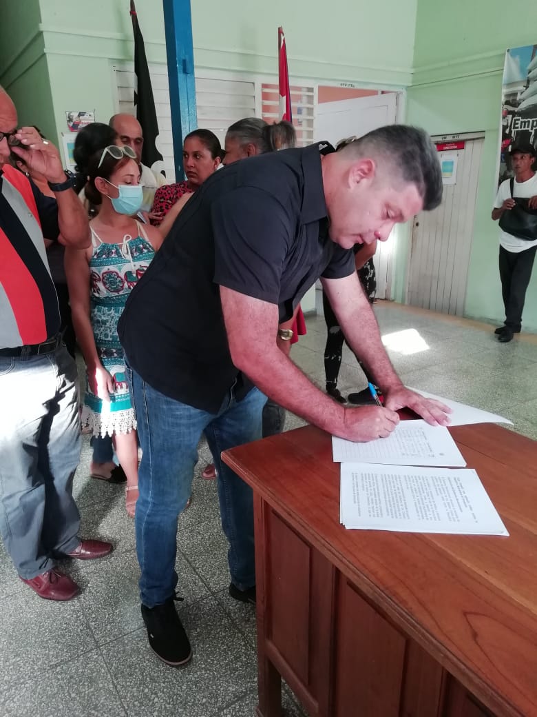 AlimGranma2021's tweet photo. Ratifica la EMPA GRANMA su compromiso con el proceso Revolucionario en Venezuela. #EMPAGR. #CubaConVenzuela. @MincinCuba @GrupodAlimentos @BetsyDazVelzqu2. @YudelkisOrtizB. @yaisdor24687 https://t.co/1sF5PqNm0S