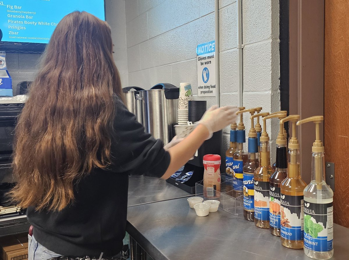 LHSLcafe's tweet image. ☕️In celebration of National Coffee Day, we had $1 hot and iced coffee!☕️

Since adding sugar-free flavor syrups to the menu, our coffee has quickly become one of our best sellers.

#DECASBEWeek #DECA #TNDECA #LHA #BestSellerShowcase @LHSintheNews @RuCoCTE @DECAInc