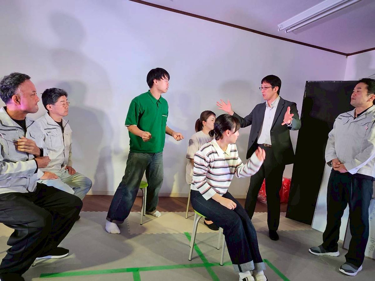 いよいよ今週本番でございます。

まぁ、もう来ると決めた方々はご予約されたでしょうし、知り合いでも誘ってみてくださいよ。
非常に敷居の低い団体です。

#秋田市　#演劇　#ＲＨマイナス６