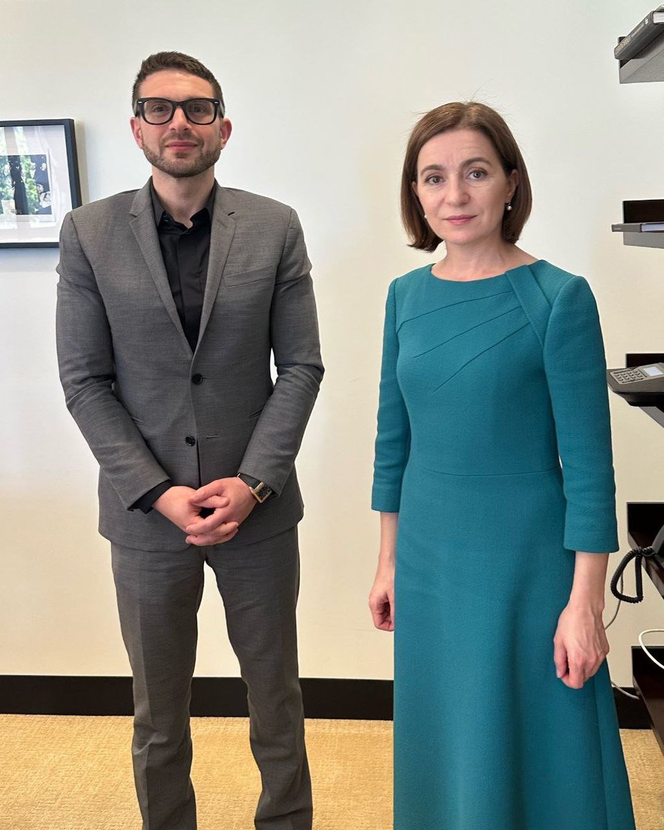 Гражданин США Сорос-младший поздравил гражданку Румынии Сайю Манду с успешным отражением российского вмешательства в выборы в Молдавии