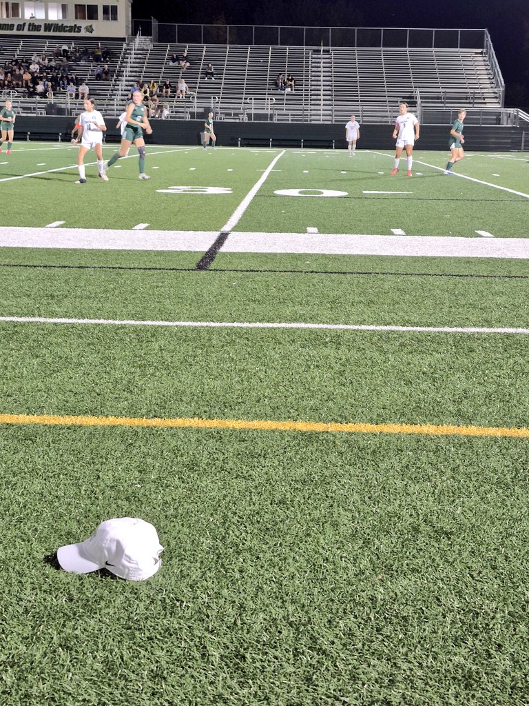 Autumn Lukkason sends a through ball to Emma Knabe for the HAT TRICK!! 🧢🧢🧢 3-1 Cats!