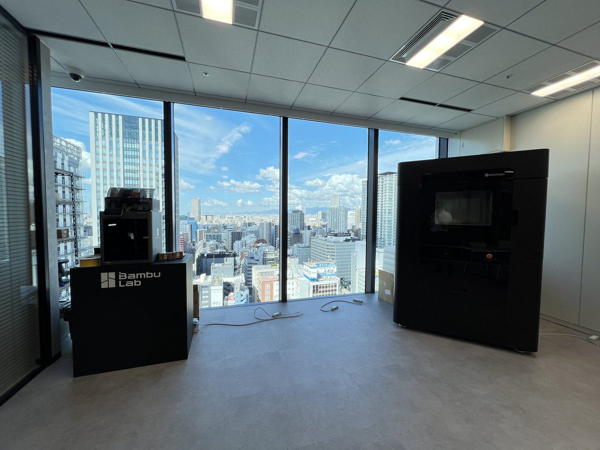 APPLE_TREE_CO's tweet photo. おはようございます！☀️
いよいよ明日から『大阪 ものづくりワールド 2025』✨
アップルツリーはブース：8-68 (2号館)に出展しております🔥
本社ショールームの3Dプリンターたちも今ごろは続々と会場入りしている頃かな…😉

明日から3日間開催です！皆様のご来場心よりお待ちしておりまーす！♪ https://t.co/ek7dNg1OJP