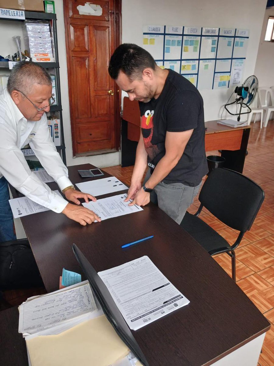 insistemx's tweet photo. En INSISTE seguimos sumando voluntades 💪.
Aunque las nuevas plazas aún salen cotizando al SNTE, la decisión de los compañeros demuestra que no quieren permanecer ahí.

#INSISTE #UnidadMagisterial #SumandoVoluntades https://t.co/QlEKj9PKw3