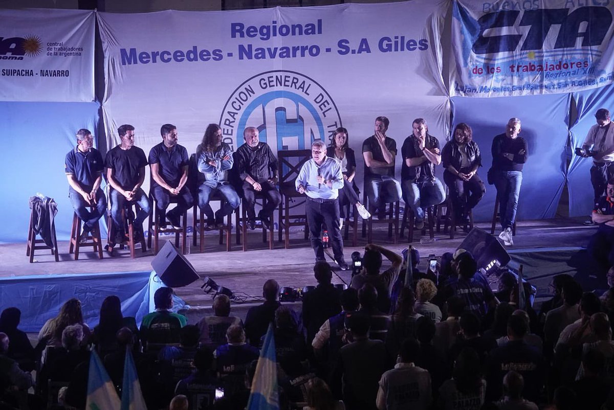 SergioOPalazzo's tweet photo. Multitudinario acto realizado por la CGT y las dos CTA en Mercedes. 
Junto a los candidatos del movimiento obrero.
Gracias al Intendente Ustárroz, a Wado de Pedro, Vanesa Siley, Sabrina Selva y a los cros de la CGT.
#FuerzaPatria https://t.co/bKI30ULKUY
