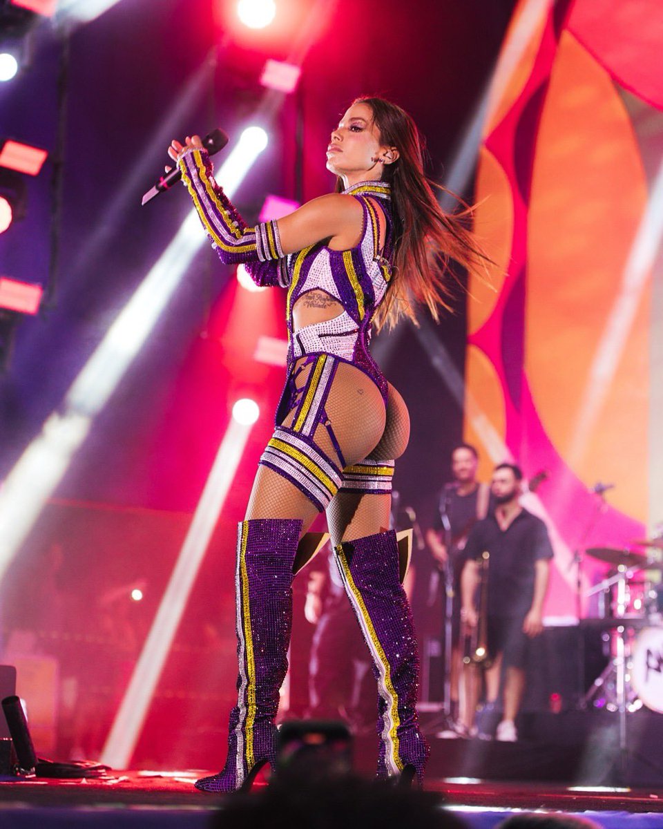 felicioxzz's tweet photo. essa foto da Anitta https://t.co/sfmXnuETmb