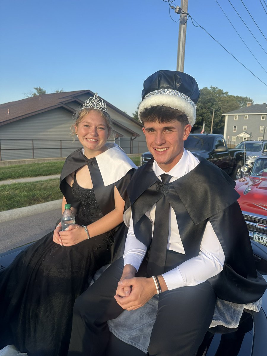 Congrats to Cal Jepsen, being voted by his peers as the 2025 Homecoming King! 👑