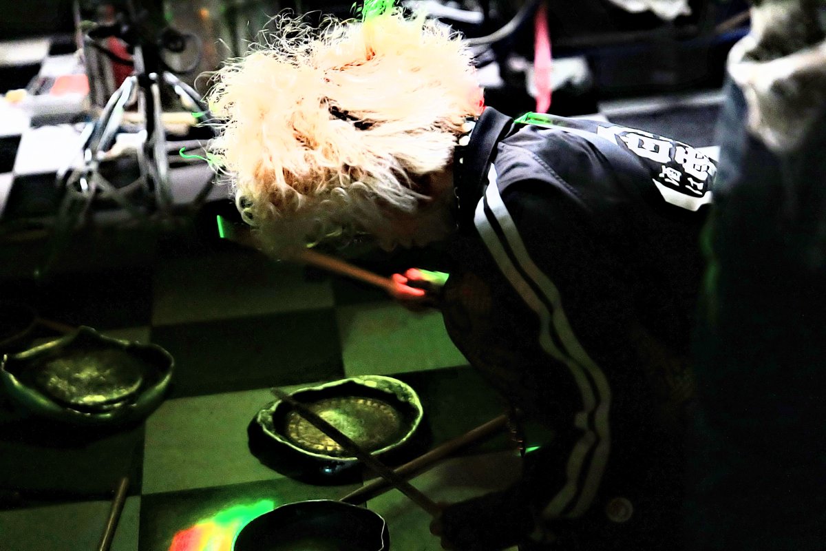 lunglungtata's tweet photo. gloptinさん恒例の客席参加型演奏……よく見ればあみ太さんたちww

#蛇腹SLASH
#彩Saya
#gloptin
#悪魔と捨て子
[#蜂鳥あみ太＝４号+
#Devil]
#孤高の奇譚
#新松戸FIREBIRD https://t.co/2noV5B8Nqu