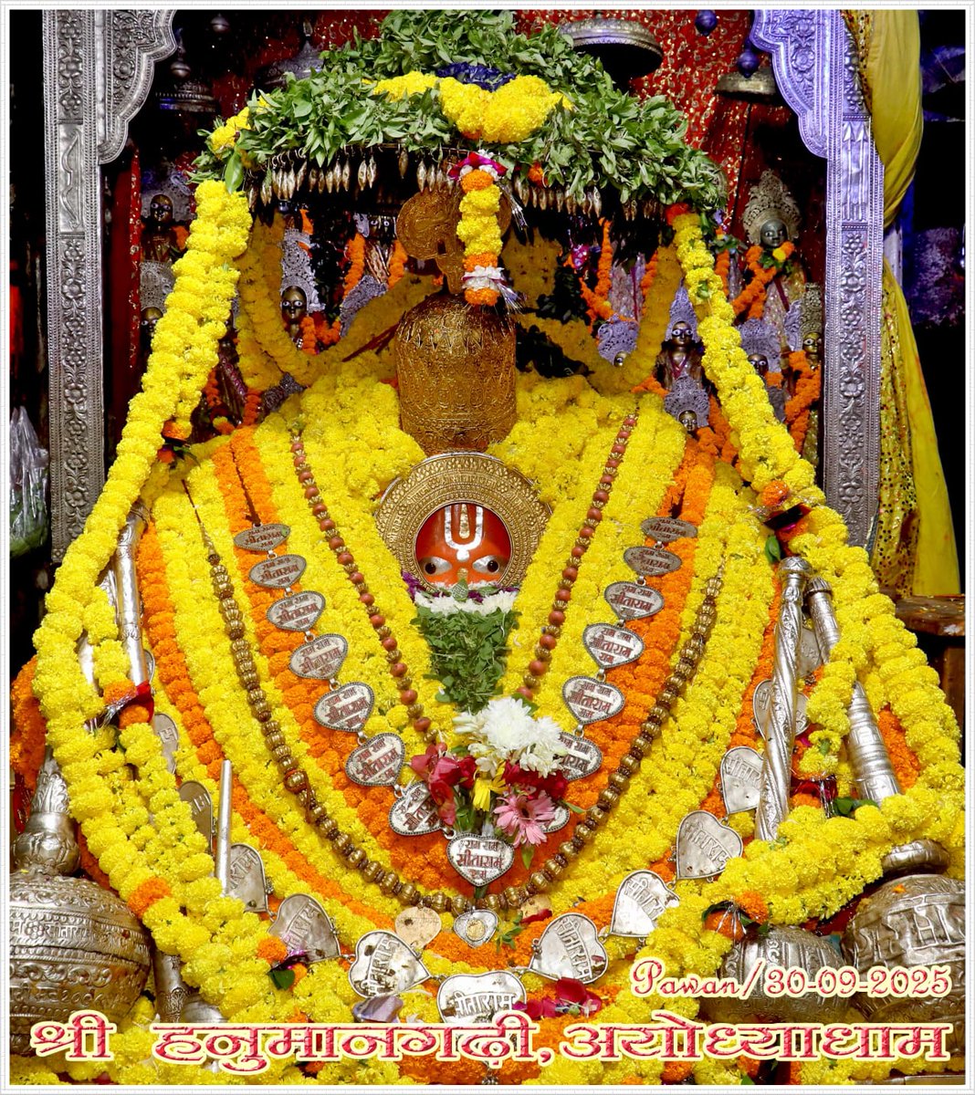 rajanshukla_'s tweet photo. श्री हनुमान जी महाराज, श्री हनुमान गढ़ी अयोध्या धाम के आज दिनांक 30-09-2025 के अद्भुत एवं अलौकिक दर्शन… श्री हनुमान जी की कृपा आप सभी पर बनी रहे… ऐसी मंगल कामना…!!! https://t.co/mftbkMICWn