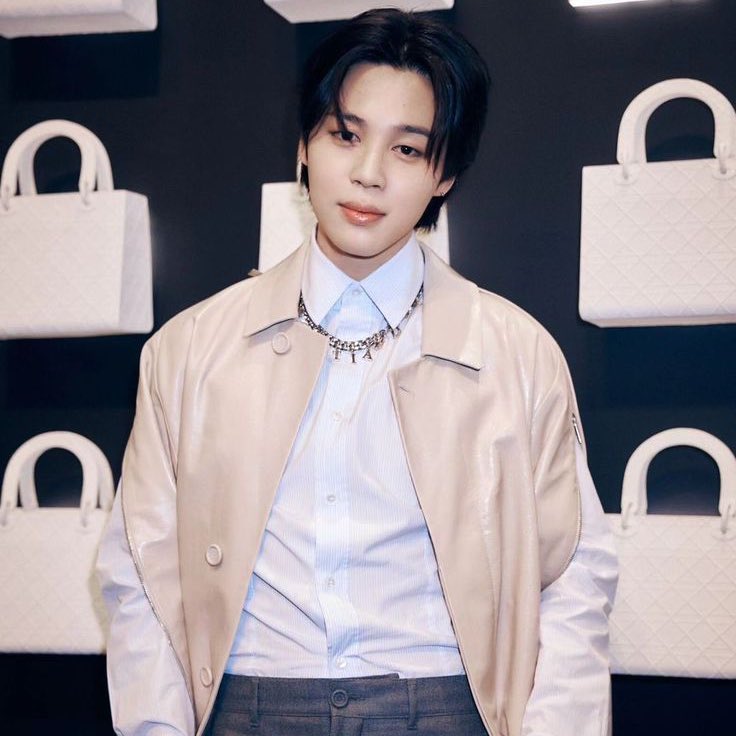 btschartsdailyc's tweet image. [NEWS] #JIMIN is confirmed to attend Dior women collection at París fashion week on October 1, 2025! 🇫🇷

🕑 2:30PM CEST | 9:30PM KST

HAVE A SAFE FLIGHT JIMIN
#JIMINxDIOR
#PWF #DiorSS26